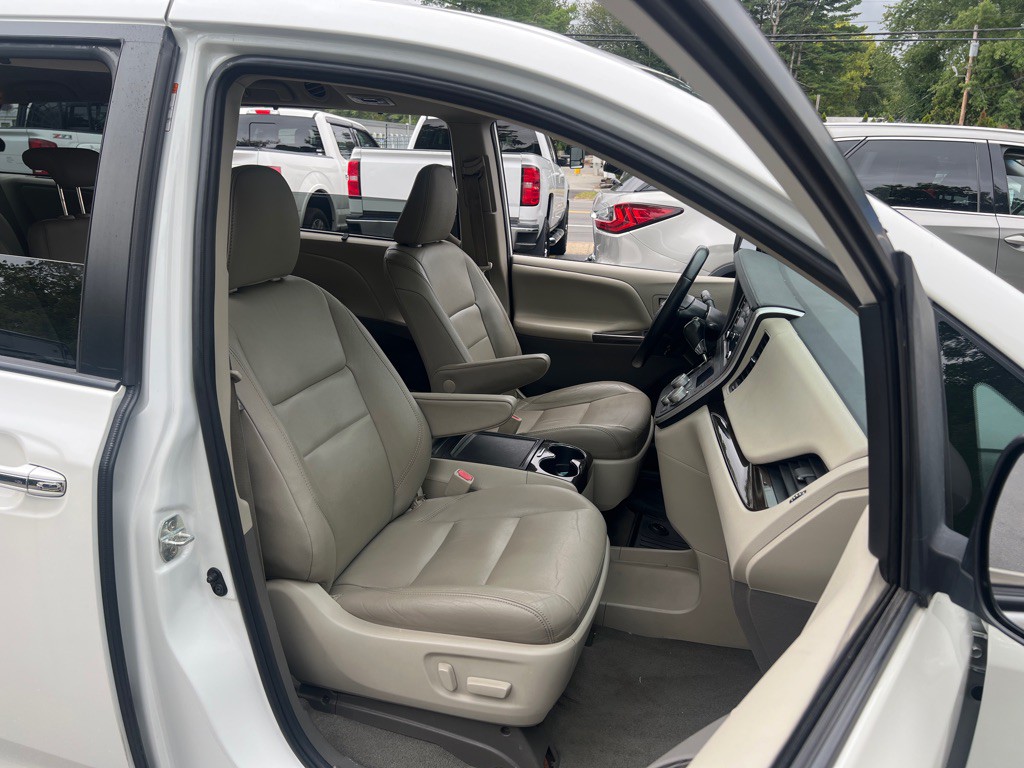 2020 Toyota Sienna Image 18
