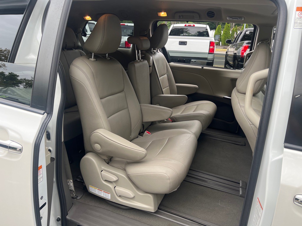 2020 Toyota Sienna Image 19