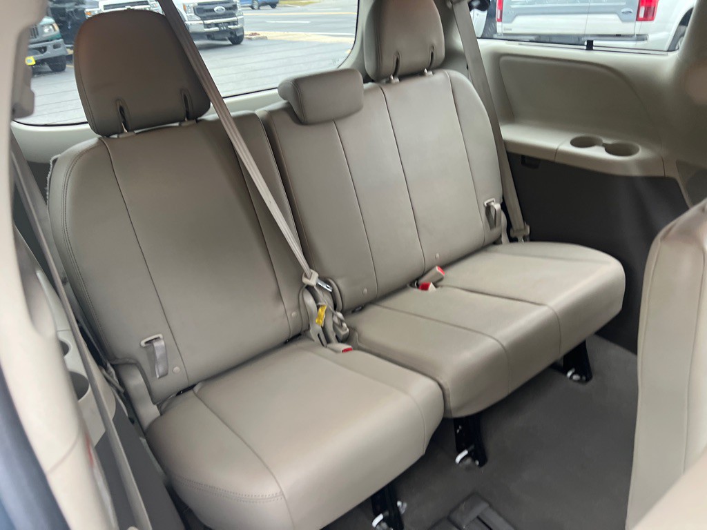 2020 Toyota Sienna Image 20