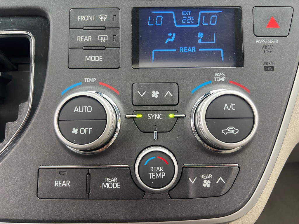2020 Toyota Sienna Image 32