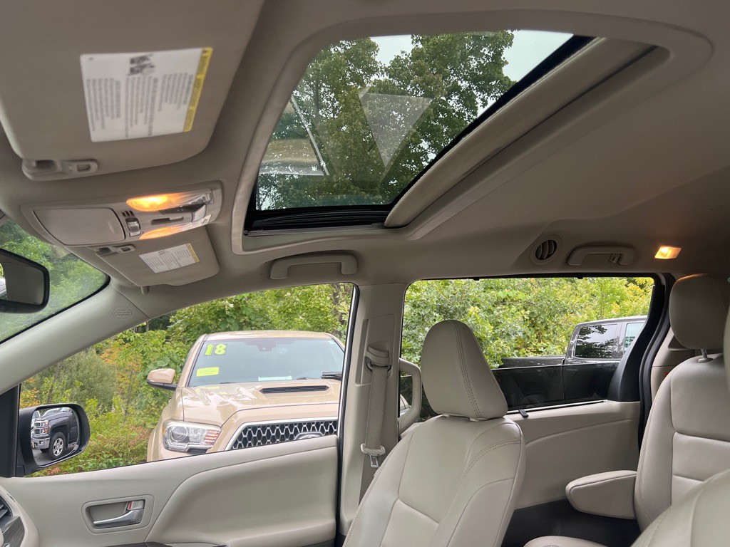 2020 Toyota Sienna Image 36