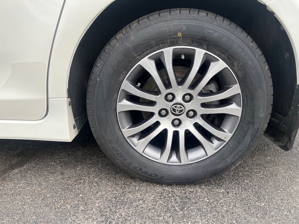 2020 Toyota Sienna Image 40