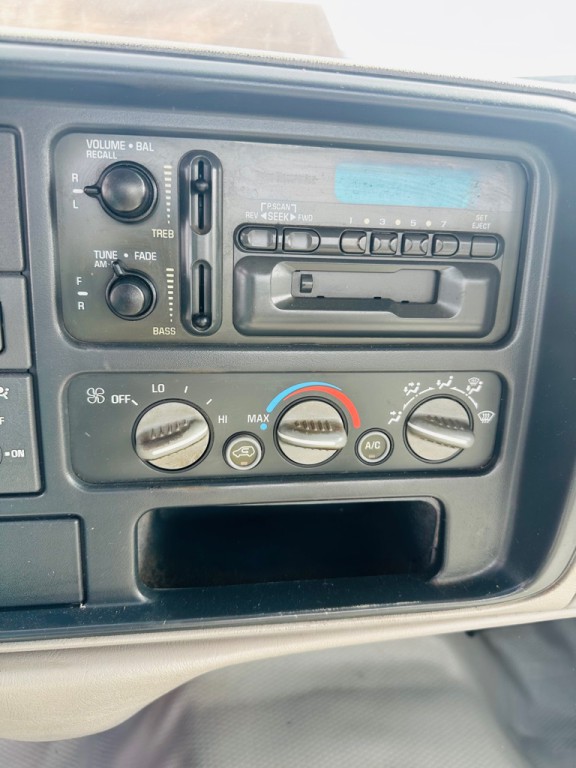 1997 GMC Sierra Image 7