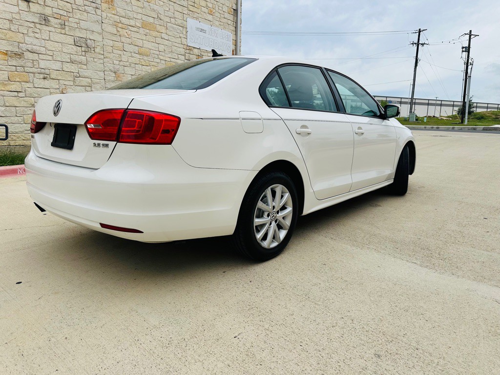 2012 Volkswagen Jetta Image 2
