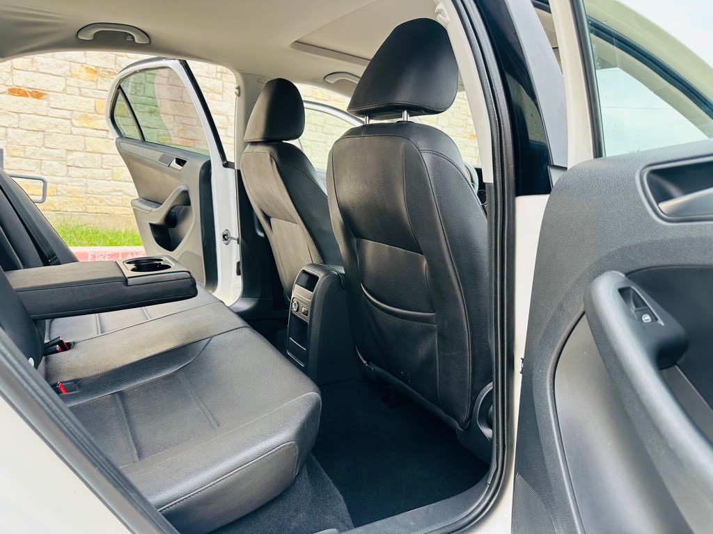 2012 Volkswagen Jetta Image 6