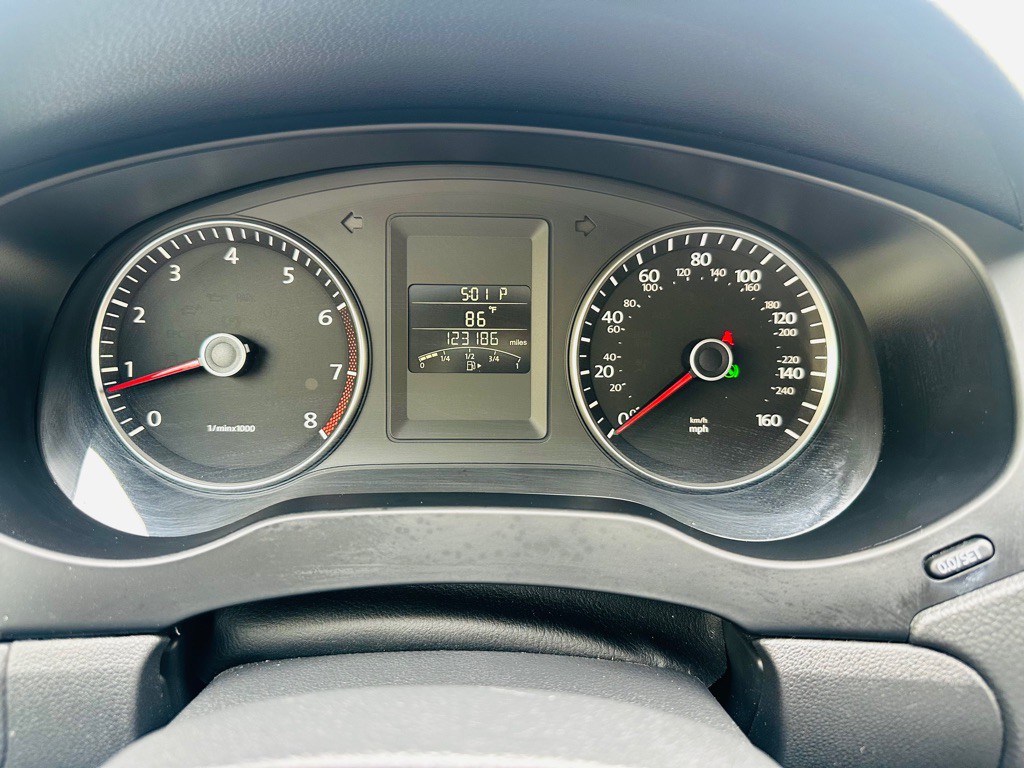 2012 Volkswagen Jetta Image 10