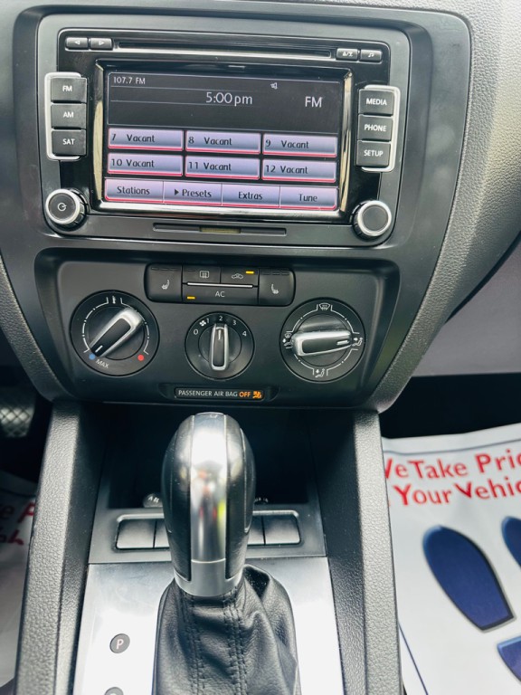 2012 Volkswagen Jetta Image 11