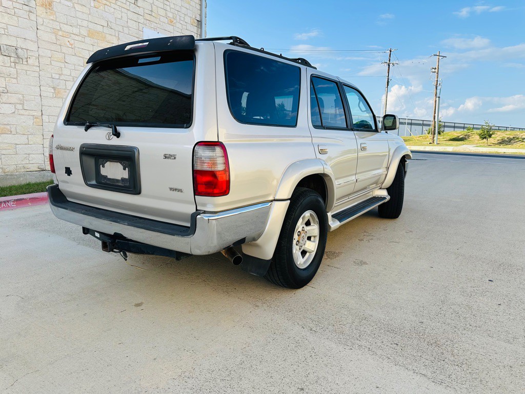 2000 Toyota 4Runner Image 2