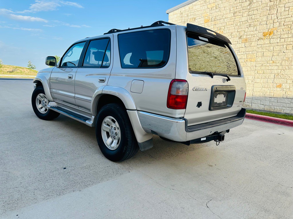 2000 Toyota 4Runner Image 3