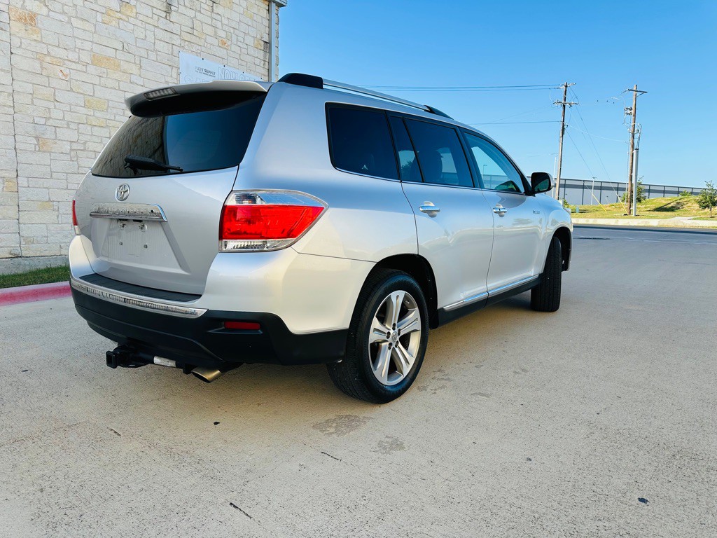 2011 Toyota Highlander Image 2