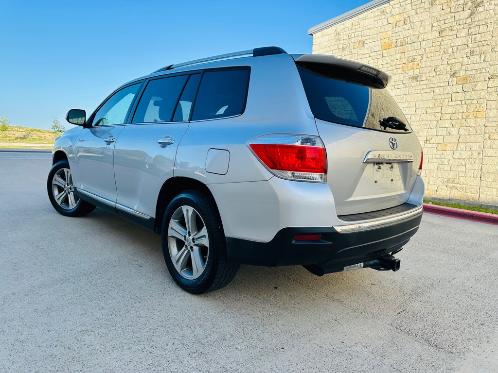 2011 Toyota Highlander Image 3