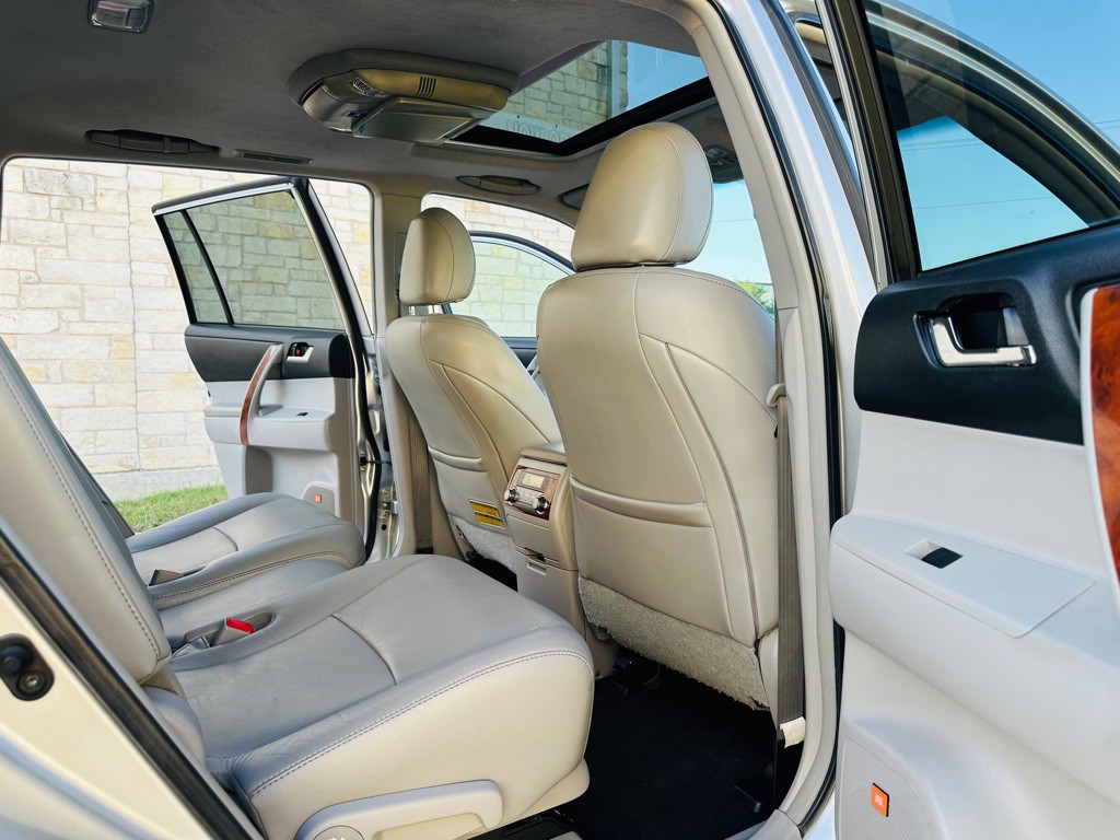 2011 Toyota Highlander Image 6