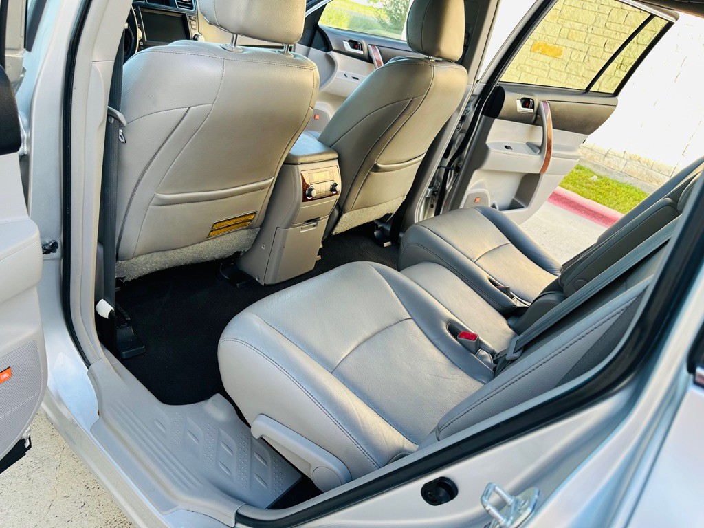 2011 Toyota Highlander Image 7