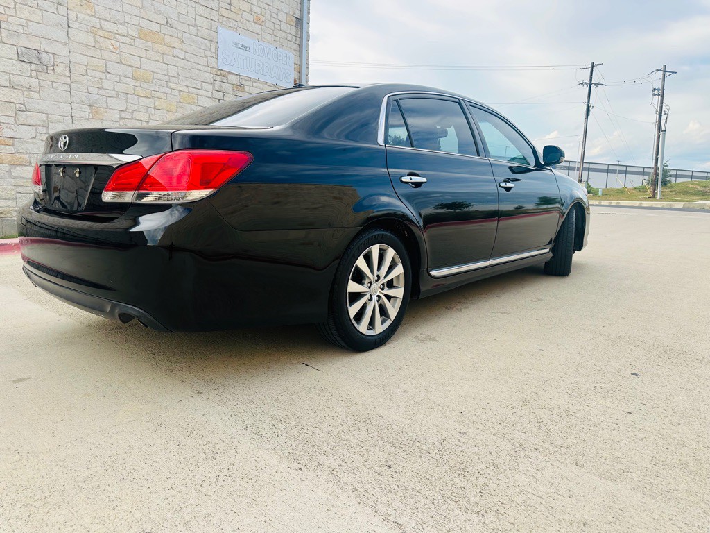 2011 Toyota Avalon Image 2