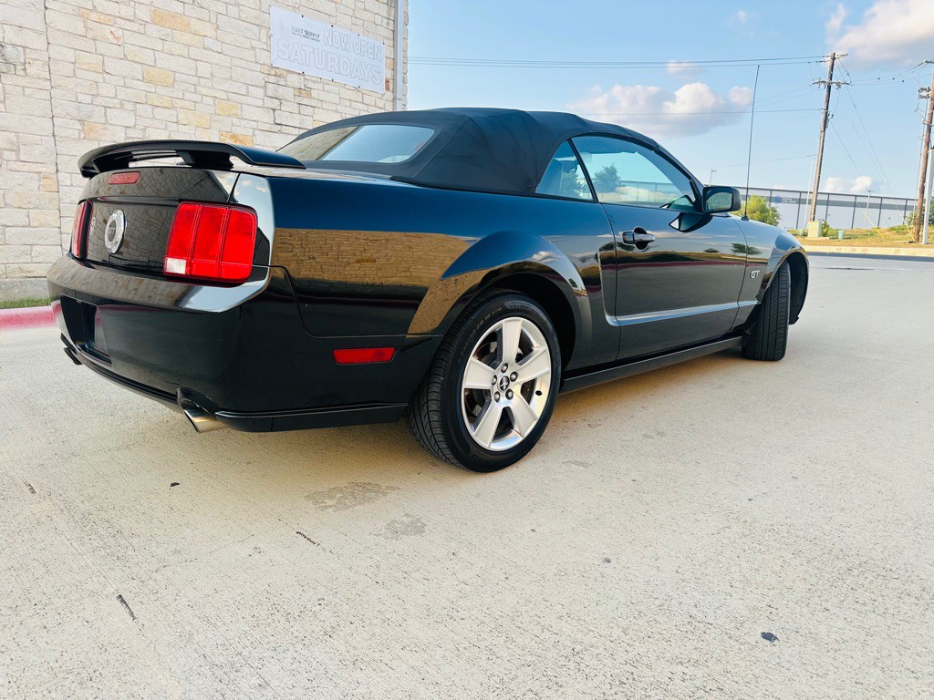 2007 Ford Mustang Image 2
