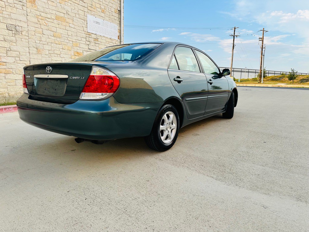 2005 Toyota Camry Image 2