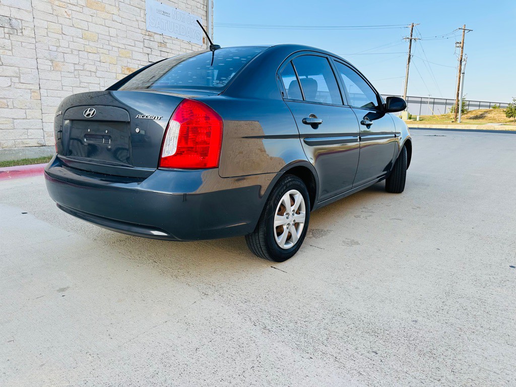 2008 Hyundai Accent Image 2