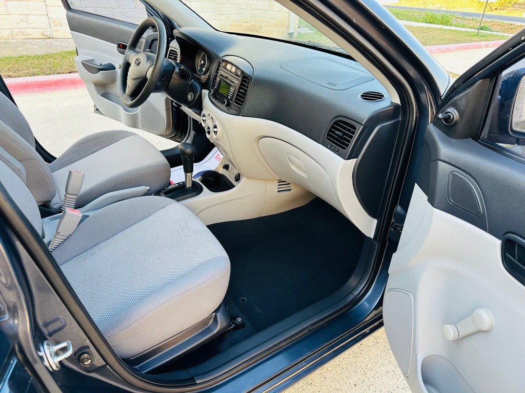 2008 Hyundai Accent Image 5