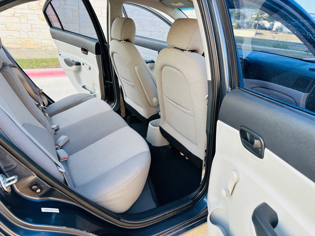 2008 Hyundai Accent Image 6