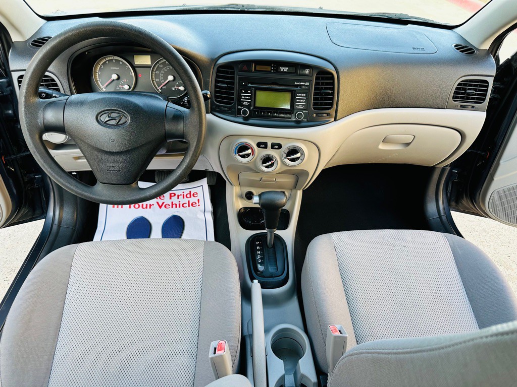 2008 Hyundai Accent Image 9