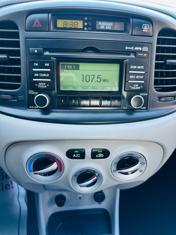 2008 Hyundai Accent Image 10
