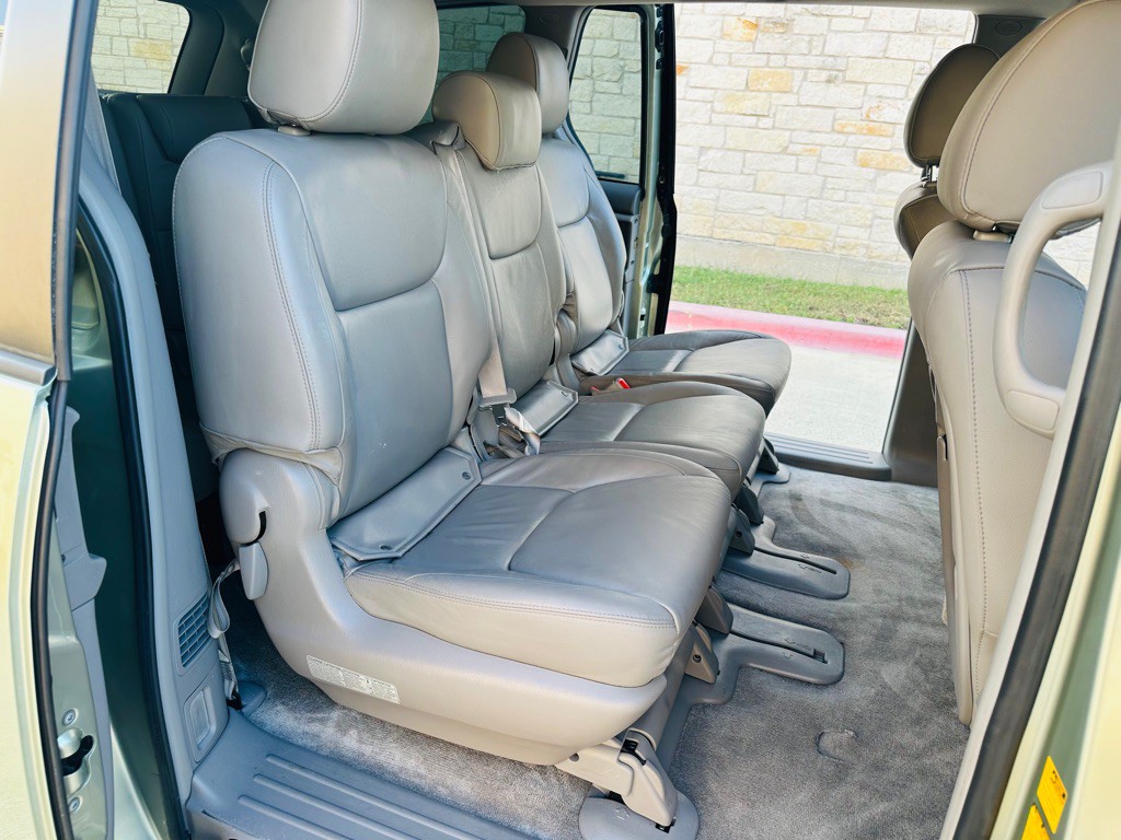 2010 Toyota Sienna Image 6