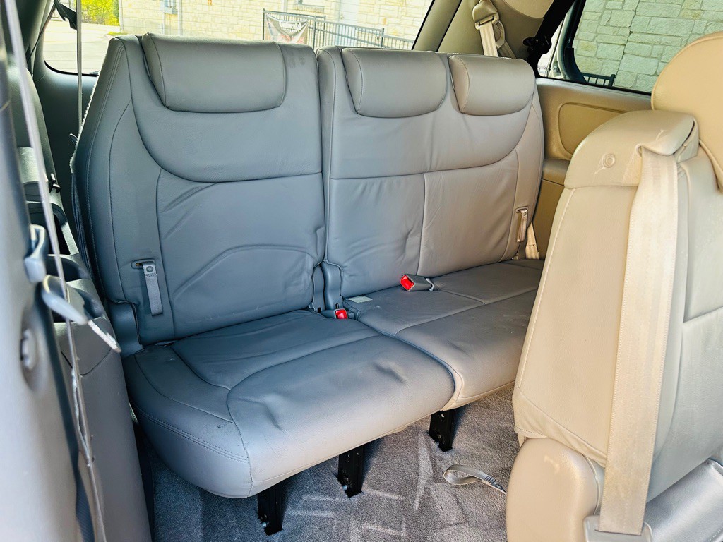 2010 Toyota Sienna Image 7