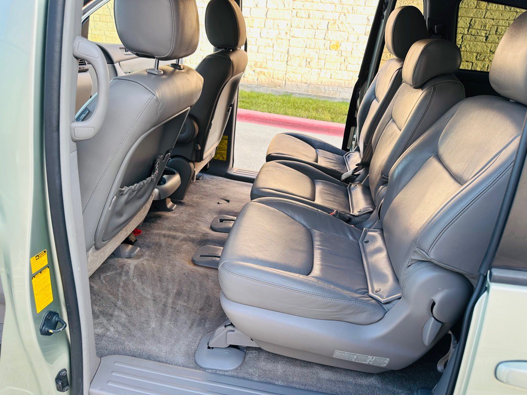 2010 Toyota Sienna Image 8