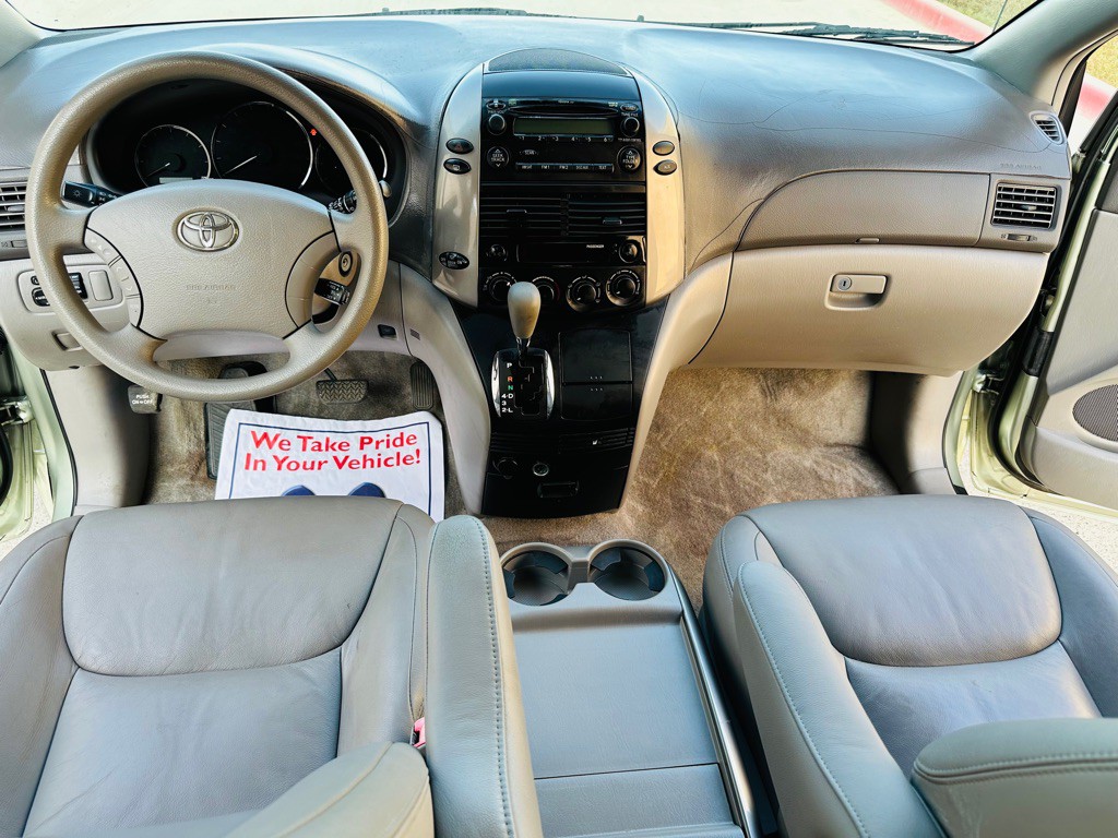 2010 Toyota Sienna Image 10