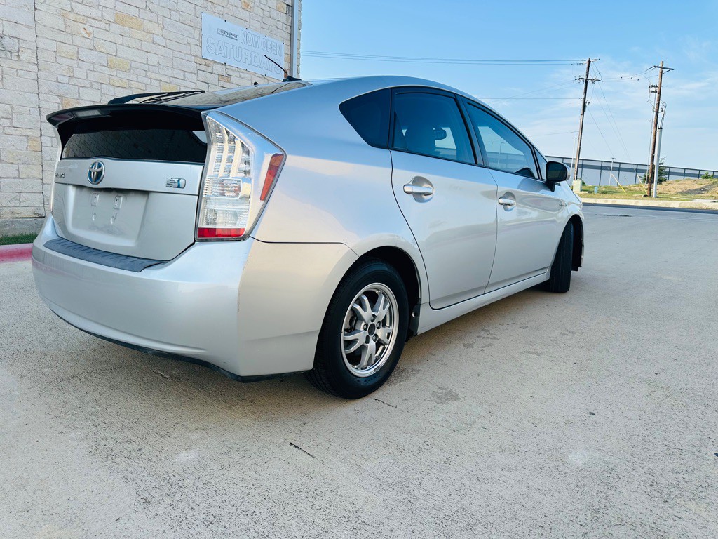 2010 Toyota Prius Image 2