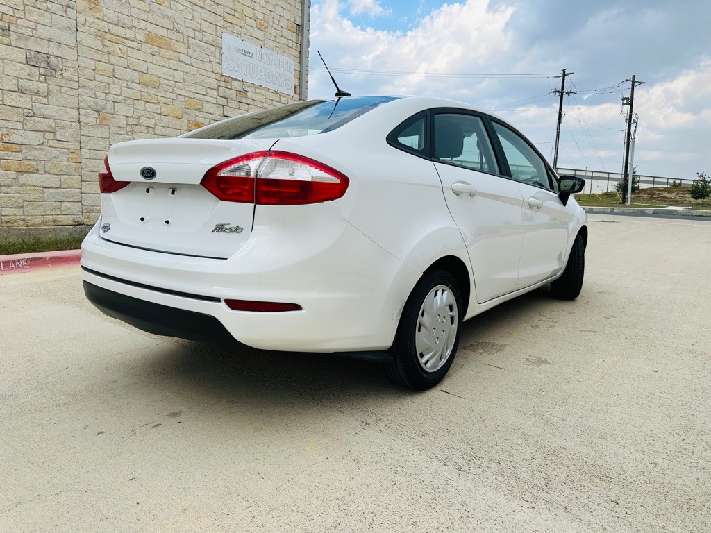 2017 Ford Fiesta Image 2