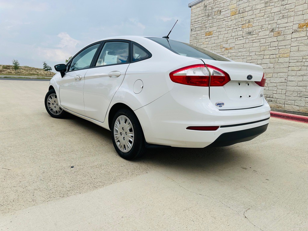 2017 Ford Fiesta Image 3