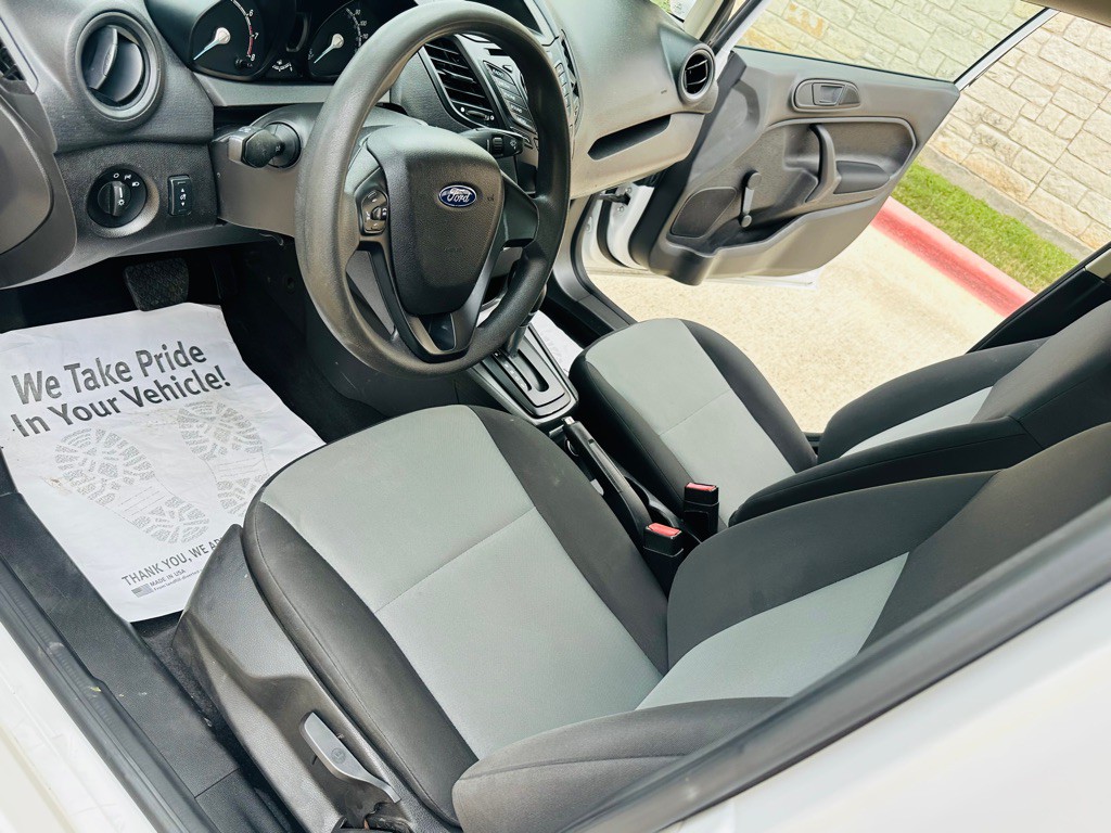 2017 Ford Fiesta Image 8