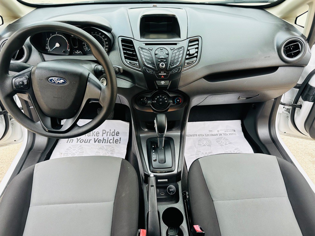 2017 Ford Fiesta Image 9
