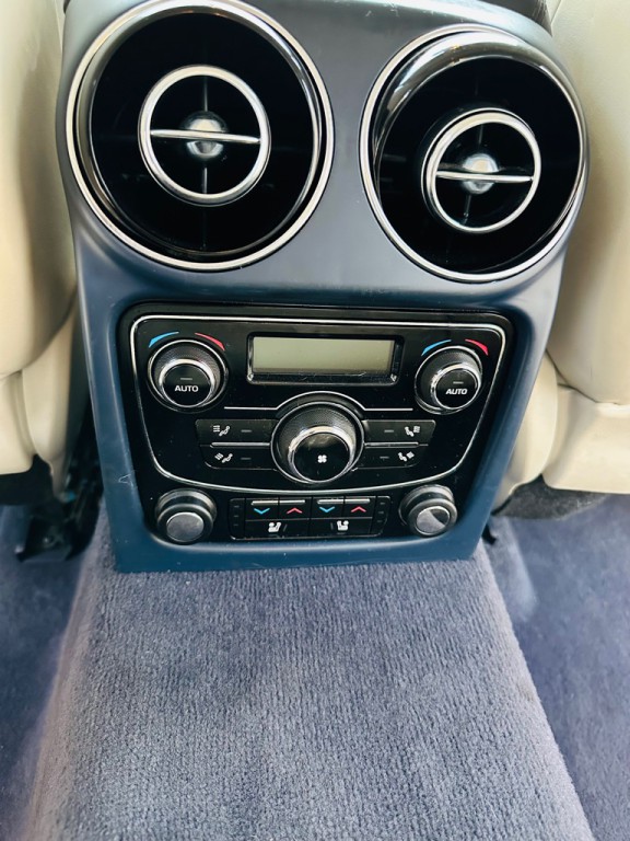 2012 Jaguar XJ Image 10