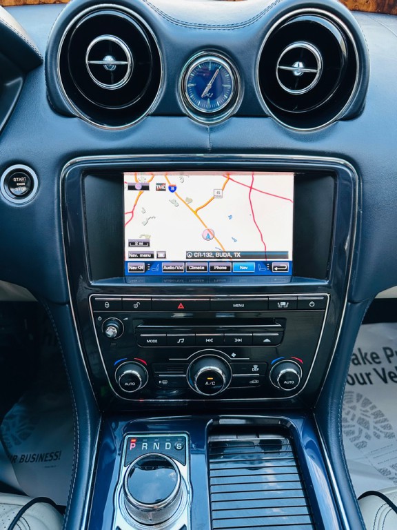 2012 Jaguar XJ Image 12