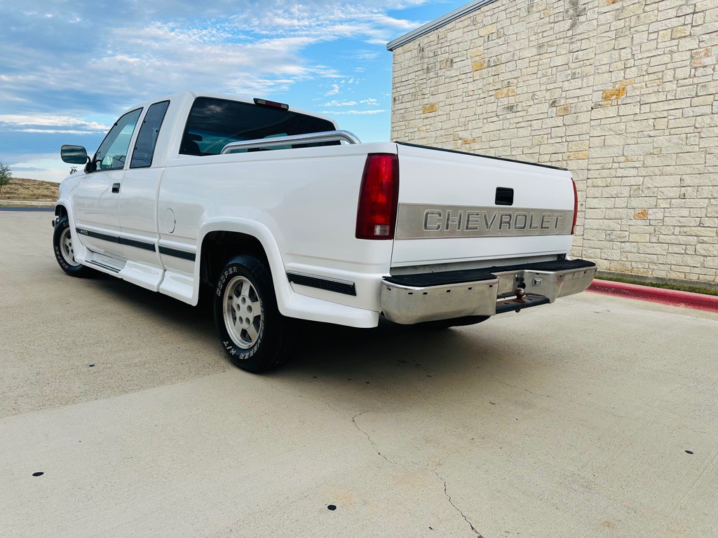 1994 Chevrolet C/K Image 3