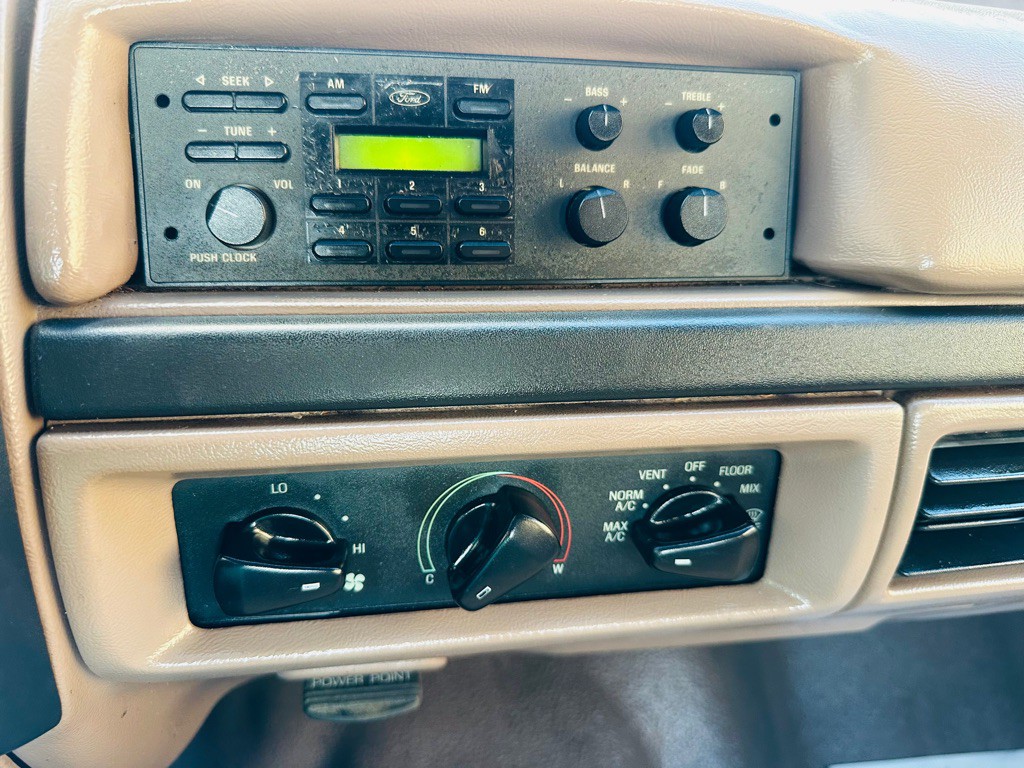 1992 Ford F-150 Image 10