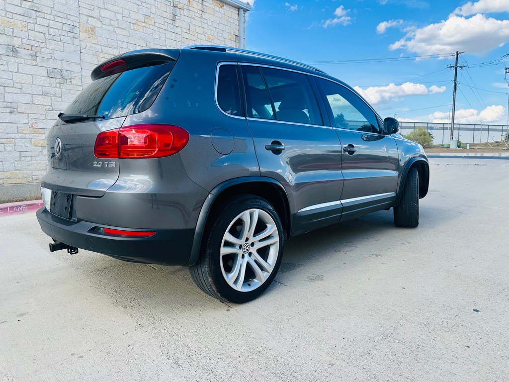 2012 Volkswagen Tiguan Image 2