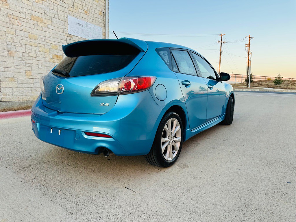 2011 Mazda Mazda3 Image 2