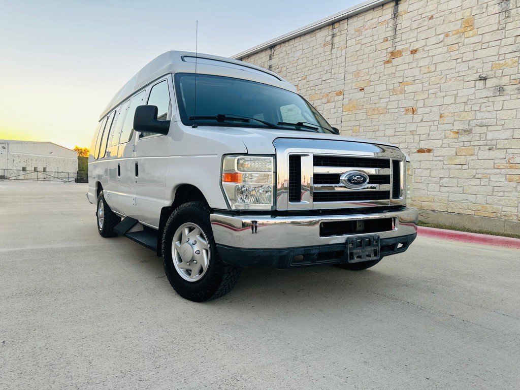 2008 Ford Econoline Image 1