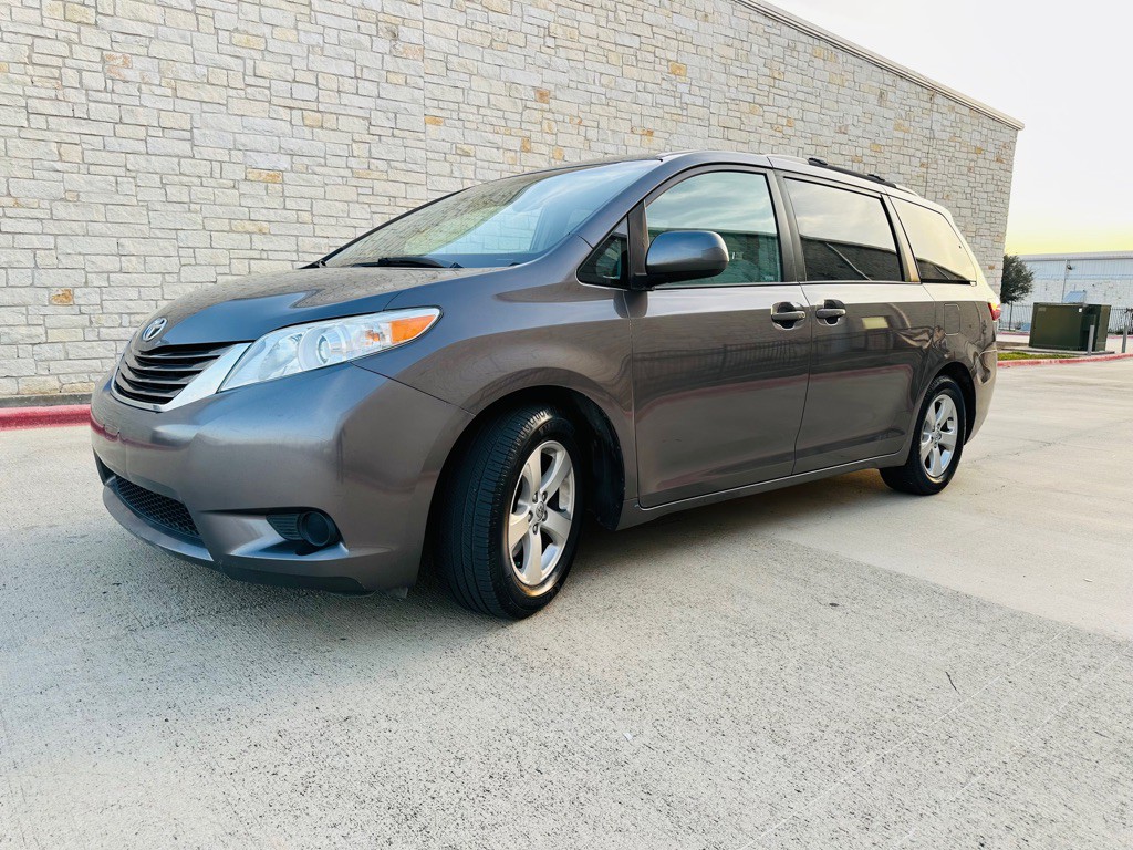 2016 Toyota Sienna Image 4