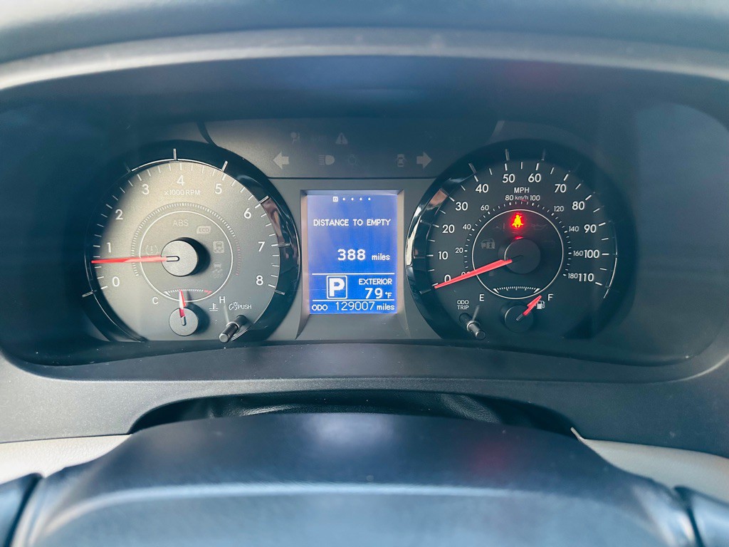 2016 Toyota Sienna Image 12