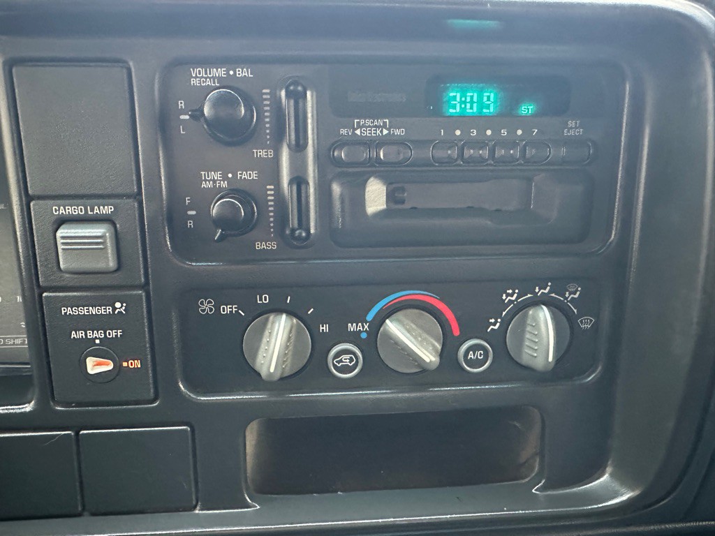 1998 Chevrolet C/K Image 9