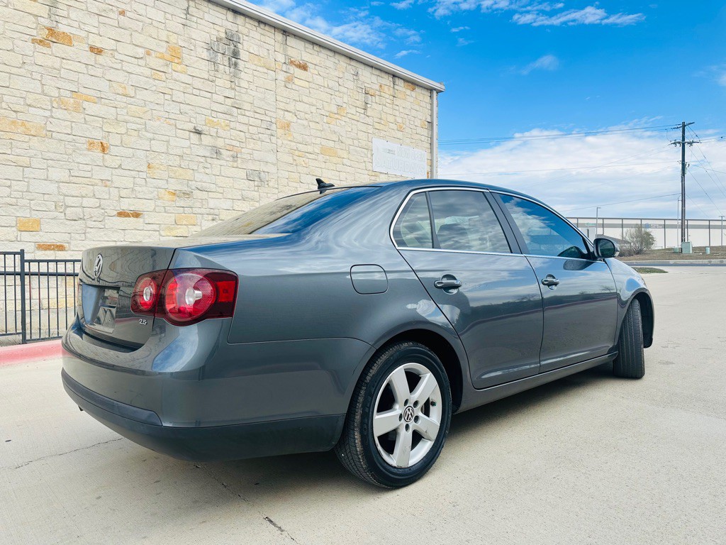2009 Volkswagen Jetta Image 2
