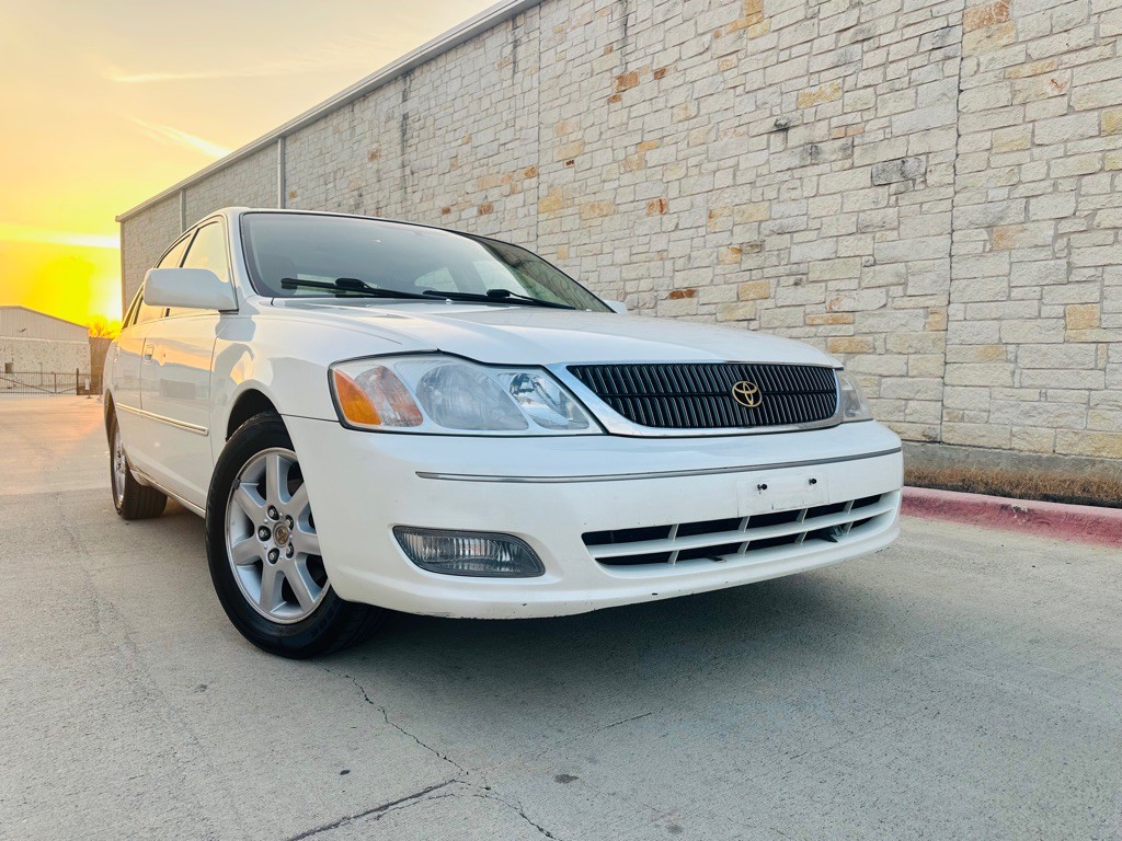 2000 Toyota Avalon Image 1