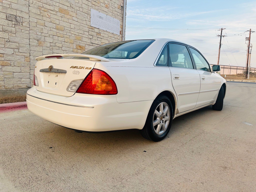 2000 Toyota Avalon Image 2