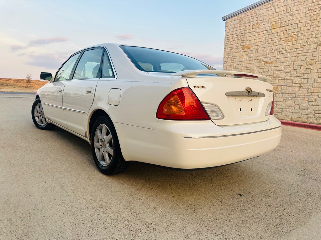 2000 Toyota Avalon Image 3