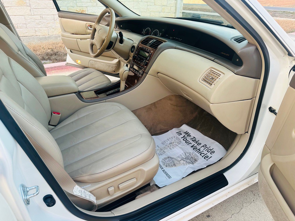 2000 Toyota Avalon Image 5