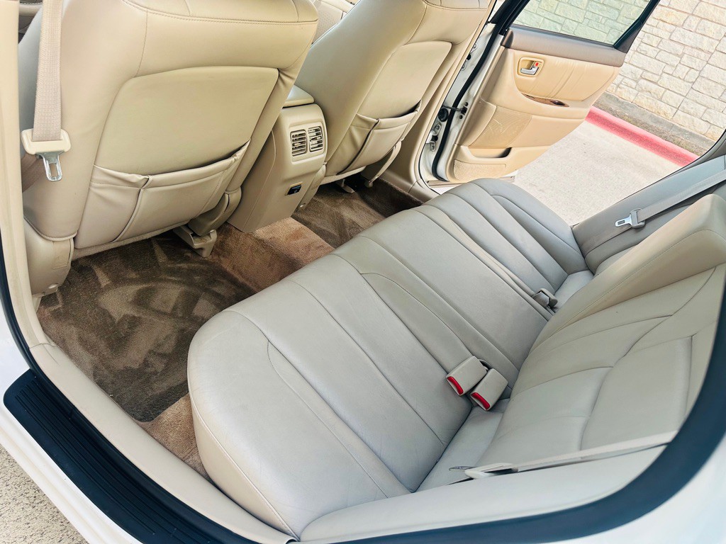2000 Toyota Avalon Image 7